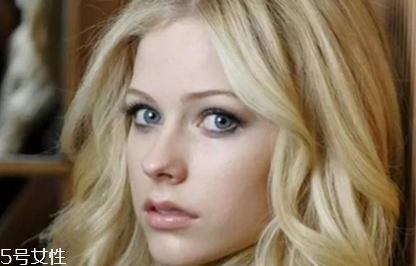 2018奶茶妝怎么畫？偽素顏撩漢妝容畫法