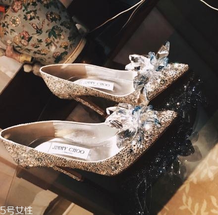 jimmy choo是哪個國家的牌子？每個女人都應(yīng)該擁有的高跟鞋