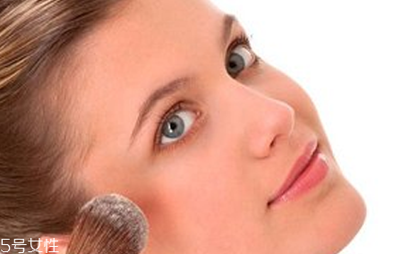 黑皮膚用什么顏色的腮紅？腮紅的作用