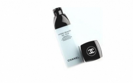 香奈兒山茶花眼霜好用嗎？香奈兒眼霜使用方法