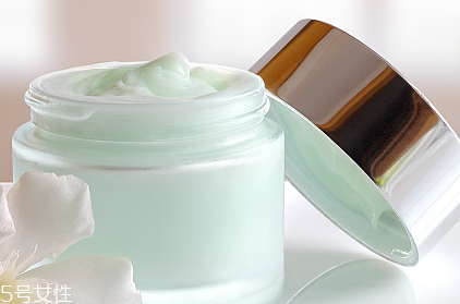 網(wǎng)購卸妝水凍成冰坨，化妝品該怎么保存？
