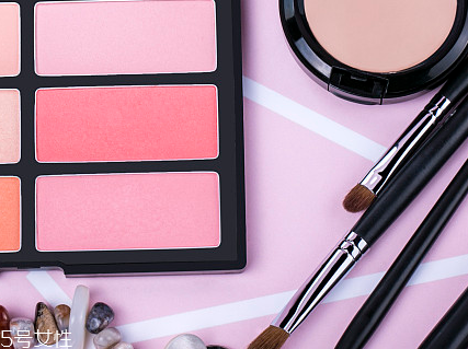 網(wǎng)購卸妝水凍成冰坨，化妝品該怎么保存？