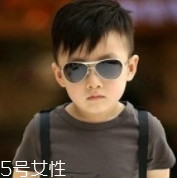 Jasper戴墨鏡，這樣扮酷讓孩子更自信！