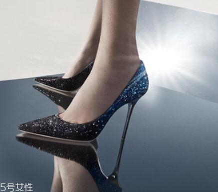 jimmy choo鞋子偏碼嗎？萬千女性的婚鞋首選
