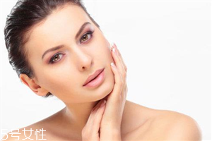 保濕面霜什么時候使用？秋冬季節(jié)面霜很重要