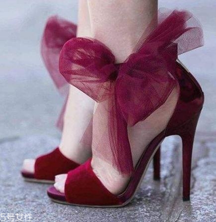 jimmy choo鞋子偏碼嗎？萬千女性的婚鞋首選