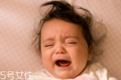 熊孩子往輸液瓶里注臟水 熊孩子怎么管教？