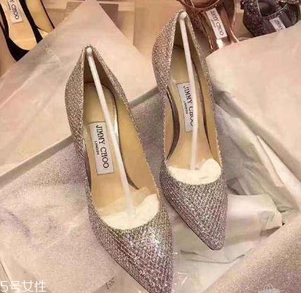 jimmy choo鞋子多少錢？最撩人的高跟鞋代表