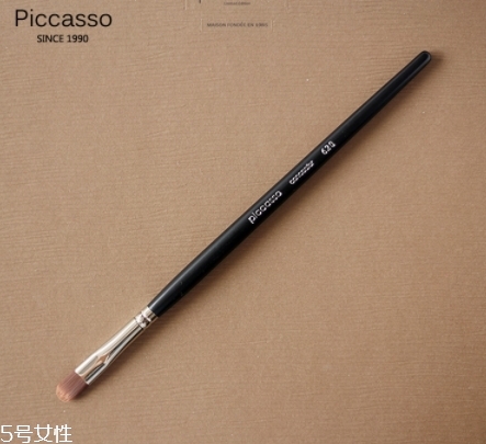 2018遮瑕刷什么牌子好？遮瑕膏的好搭檔