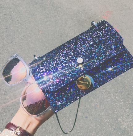 jimmy choo包包質(zhì)量好嗎？你和女神之間就差這個(gè)包