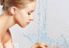 洗臉有白皮怎么回事？洗面奶太強勁