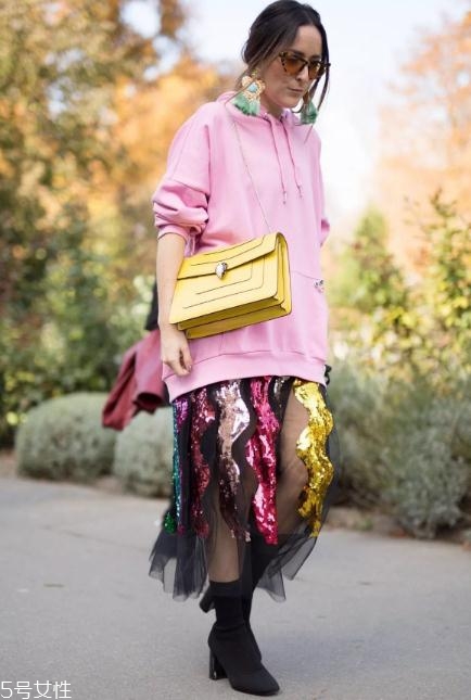 亮片裙子怎么搭配？年底聚會就要blingbling