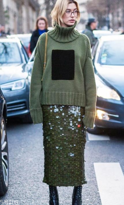 亮片裙子怎么搭配？年底聚會就要blingbling