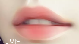 潤唇膏要怎么清潔？用前刮掉一層