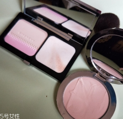 紀(jì)梵希和dior迪奧粉餅?zāi)膫€好？