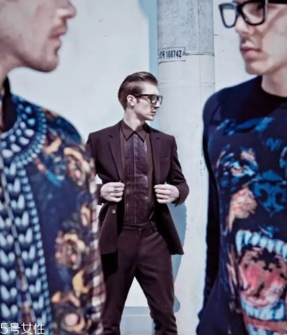 紀梵希和范思哲誰高檔？范思哲真正的奢侈品