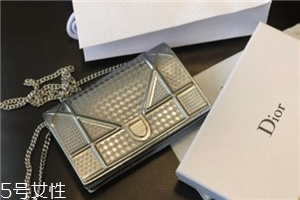 迪奧包包一般多少錢？明星天后出街必備款