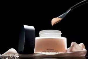 紀梵希和阿瑪尼哪個好？看看誰的檔次高