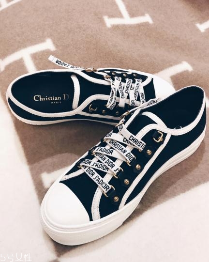 迪奧鞋子一般多少錢？讓女人優(yōu)雅的不像話