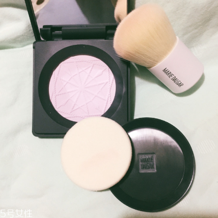 瑪麗黛佳蜜粉餅好用嗎？性價比較高的國產(chǎn)化妝品