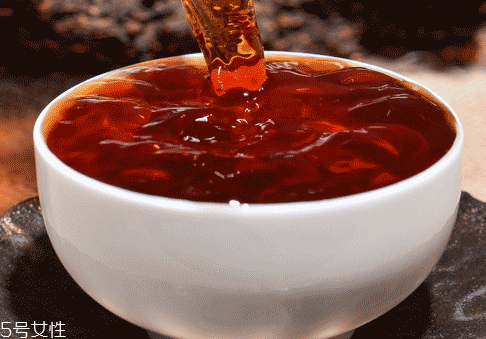 普洱茶茶餅怎么弄開 教你兩招小技巧 普洱茶茶餅怎么弄開 教你兩招小技巧