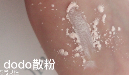 散粉可以直接涂臉上嗎？不建議直接用