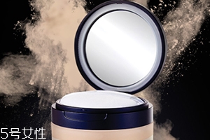 散粉可以直接涂臉上嗎？不建議直接用