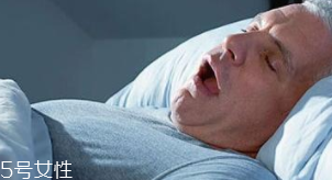 睡覺時(shí)打鼾怎么辦？謹(jǐn)防嚴(yán)重時(shí)猝死