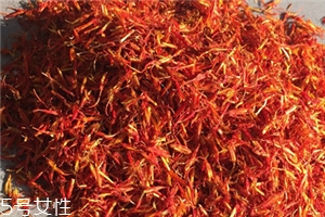 紅花泡腳可以天天泡嗎？建議一周1-2次為宜