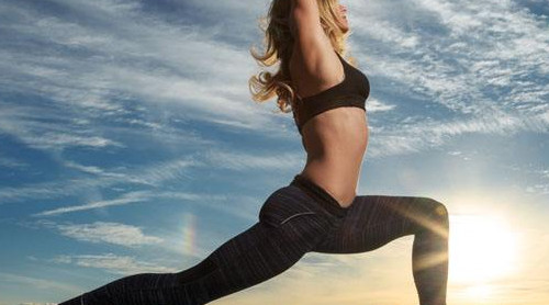 胸部下垂怎么辦？這幾招瑜伽消除副乳胸部變挺拔