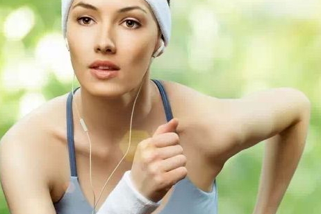 跑步多久開始燃燒脂肪_消耗脂肪的運動方式 跑步多久開始燃燒脂肪_消耗脂肪的運動方式