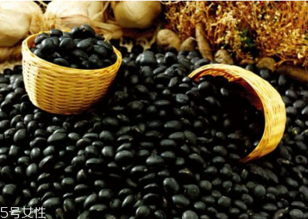 吃黑豆補(bǔ)血嗎？3款黑豆補(bǔ)血食譜美容養(yǎng)顏
