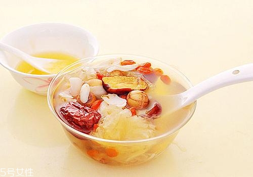 銀耳蓮子湯什么時候喝最好？時間上有講究