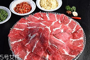 吃火鍋喉嚨痛是怎么回事？其實(shí)不怪湯底