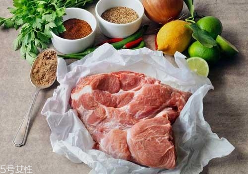 吃火鍋喉嚨痛是怎么回事？其實(shí)不怪湯底