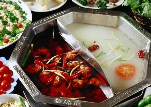 吃火鍋喉嚨痛是怎么回事？其實(shí)不怪湯底