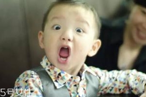 熊孩子往輸液瓶里注臟水 熊孩子怎么管教？