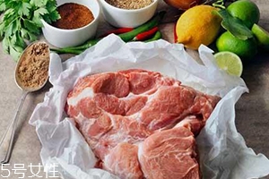 凍了一年的肉能吃嗎？請(qǐng)謹(jǐn)慎食用