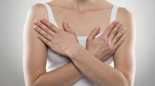 胸部下垂怎么辦？這幾招瑜伽消除副乳胸部變挺拔