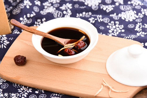 紅糖顏色越深越好嗎？黑糖姜茶和紅糖姜茶哪個(gè)好？