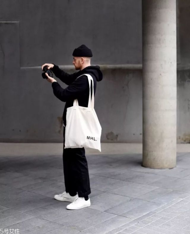 男生極簡風穿搭圖片 基礎(chǔ)色穿衣搭配 男生極簡風穿搭圖片 基礎(chǔ)色穿衣搭配