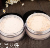 散粉取粉用什么好？粉撲和化妝刷要配合使用