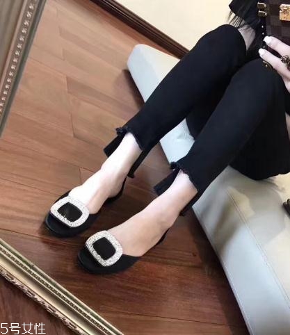 roger vivier是幾線品牌？集萬(wàn)千寵愛(ài)于一身