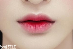 唇釉如何打造咬唇妝？掌握這個步驟就可以