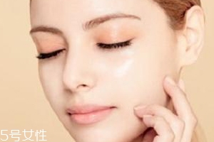 妝前乳主要成分是什么？是硅靈讓臉滑滑的