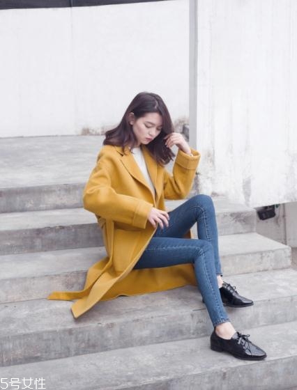 姜黃色大衣怎么搭配？塑造迷人好氣色
