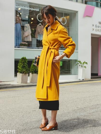 姜黃色大衣怎么搭配？塑造迷人好氣色