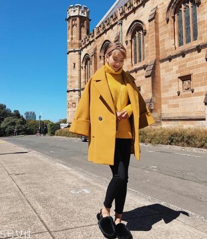 姜黃色大衣怎么搭配？塑造迷人好氣色