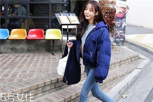 藍(lán)色羽絨服怎么搭配？打破冬日的沉悶感