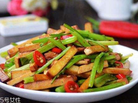 干煸豆干的家常做法 一道超下飯的家常菜 干煸豆干的家常做法 一道超下飯的家常菜